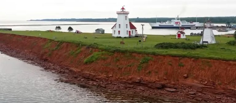 NFL et phare 768x336